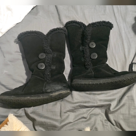 Black tall winter boots. Size 8 - Picture 3 of 3